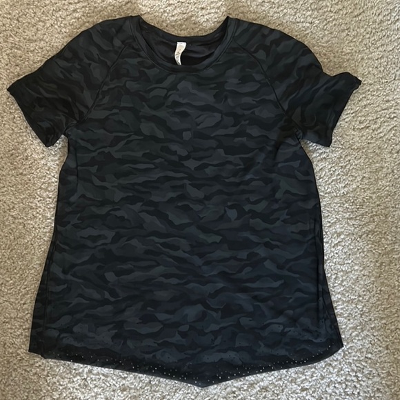 lulu lemon camo tshirt - Picture 1 of 3